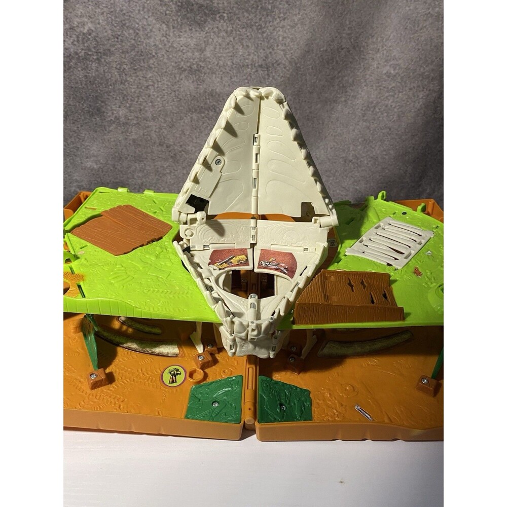 VTG 2007 Matchbox Dino Adventure Pop-Up Playset Crate Dinosaur Skull Fold Out